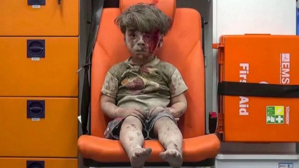 Habló el fotógrafo que retrató al niño sirio: “yo lloraba, él no”