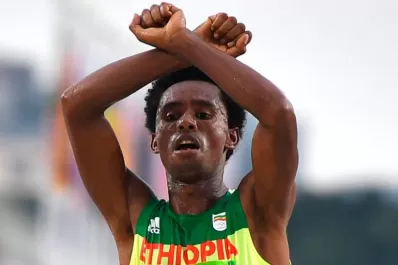 Si vuelvo a mi país pueden matarme, dijo el maratonista que ganó la medalla de plata