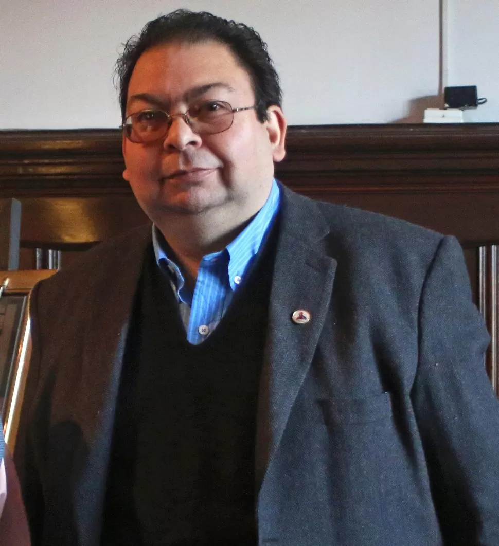 A MODO DE ESTADÍSTICA. El editor tucumano repara en la recomendación (adultos incluidos) de que por año deberían leerse cuanto menos 50 libros. la gaceta / foto de ana daneri