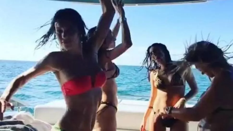 OTRA VEZ. Pampita de vacaciones junto a sus amigas. FOTO TOMADA DE PRIMICIAS YA.