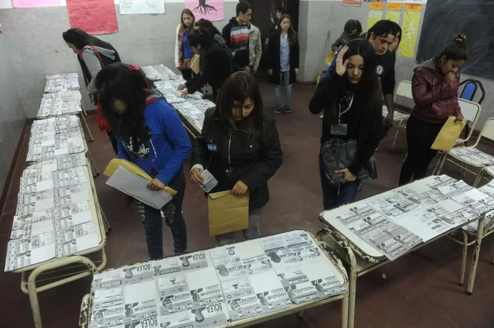 OBJETIVO DEL GOBIERNO. Una idea es que disminuyan la oferta electoral a partir de reducir la cifra de partidos. la gaceta / foto de antonio ferroni (archivo)