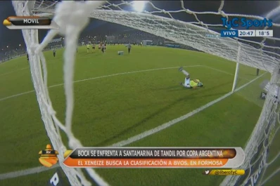 Antes del partido, el arquero Papaleo recibió un tremendo pelotazo