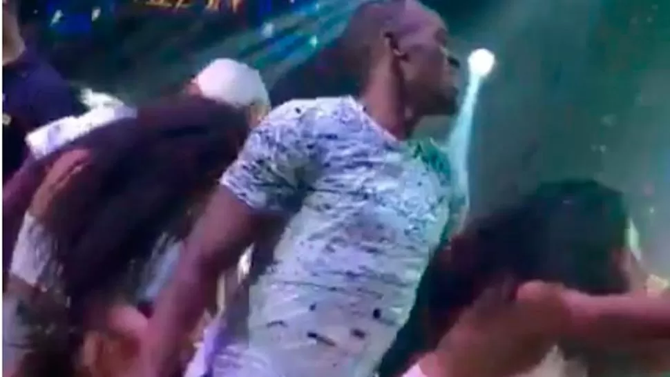 Video: en su última noche en Río, Usain Bolt celebró su cumpleaños con chicas y mucha fiesta