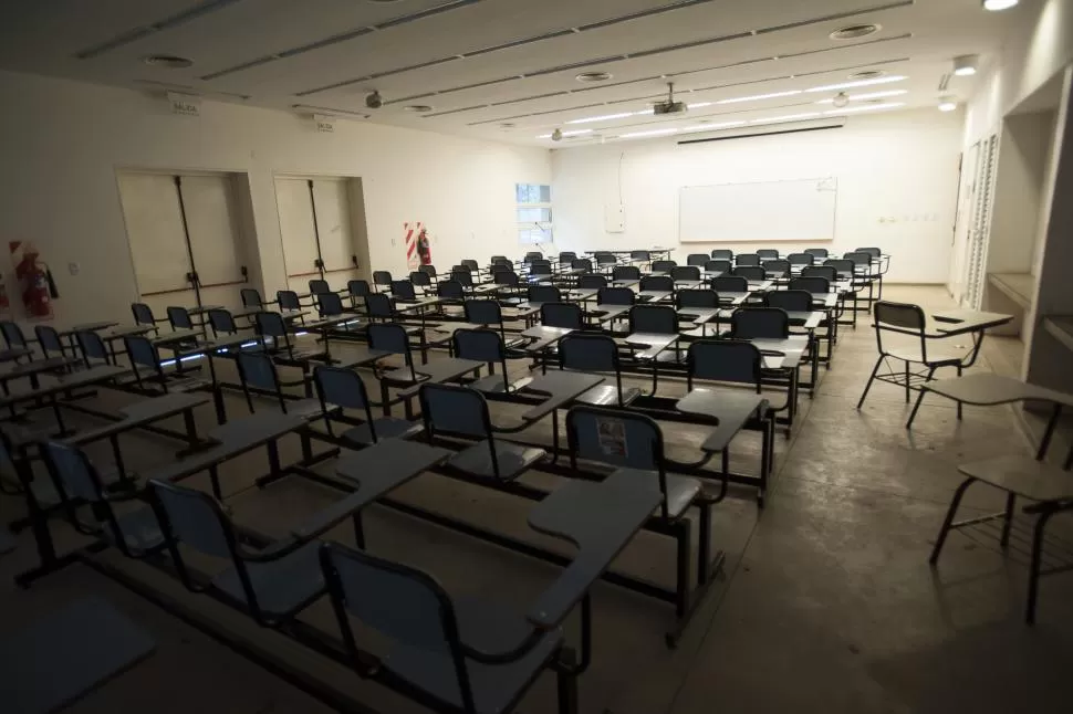 VACÍAS. Los docentes piden que se discuta un nuevo aumento salarial.  la gaceta / foto de Inés Quinteros Orio