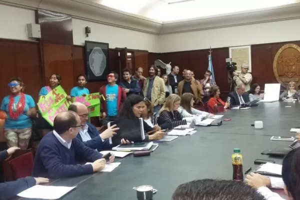 Los docentes se oponen a una decisión del Consejo Superior y amenazan con tomar medidas de fuerza