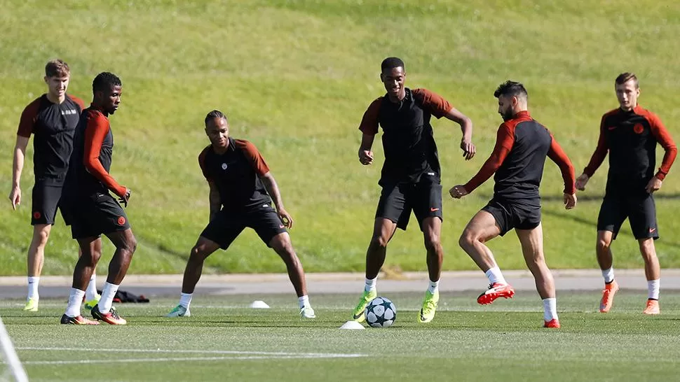 El  último entrenamiento del City antes del desquite contra los riumanos.
FOTO DE REUTERS