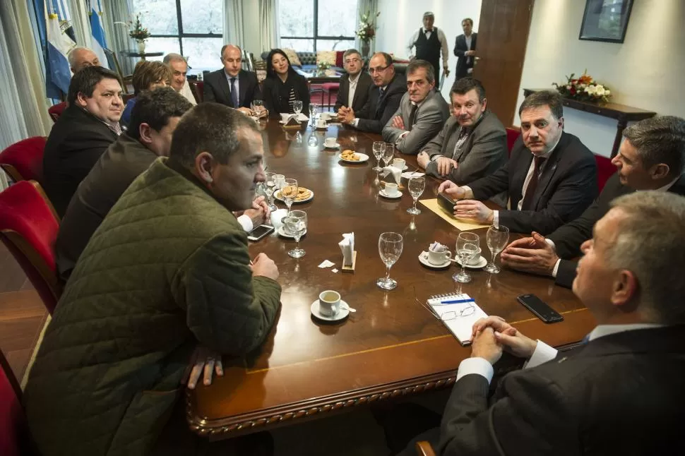 EN REUNIÓN. Jaldo citó a los presidentes de bloque para darles la noticia. la gaceta / foto de jorge olmos sgrosso