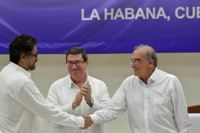 El Gobierno de Colombia y las FARC anunciaron que llegaron a un acuerdo de paz definitivo