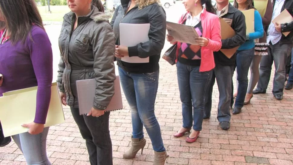 EN BUSCA DE UNA OPORTUNIDAD. La recesión económica observada durante el primer semestre del año tornó difícil la generación de más puestos. 