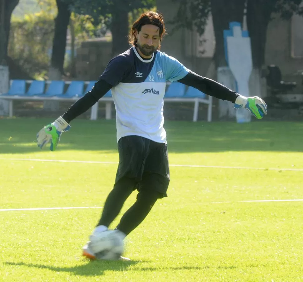 MAL DÍA. Si Lucchetti viaja hoy a Buenos Aires se perderá la sesión de fútbol 11. la gaceta / foto de Antonio Ferroni