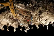 La cifra de muertos llega a 241 y buscan sobrevivientes con desesperación