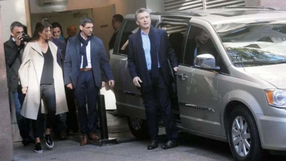 Macri se realizó chequeos médicos en la rodilla que se operó hace dos meses