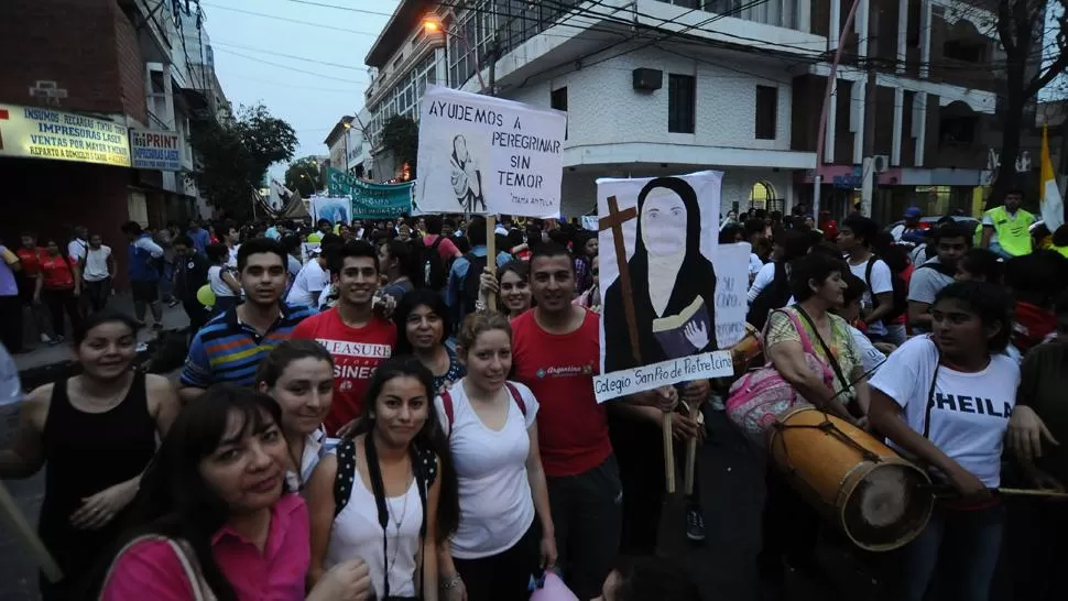 PEREGRINACIÓN DE LA JUVENTUD. La beatificación de Mama Antula reunió a miles de jóvenes en la provincia de Santiago. LA GACETA/ OSVALDO RIPOLL