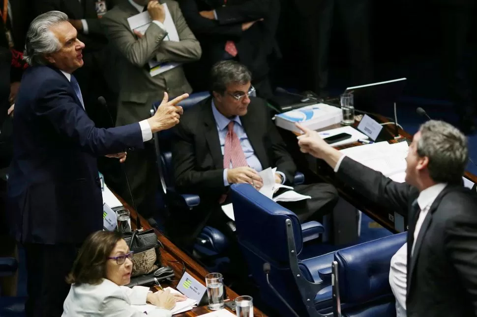 CLIMA CALIENTE. Acusadores de Dilma y sus defensores cruzaron fuertes epítetos en la apertura de la sesión. Reuters