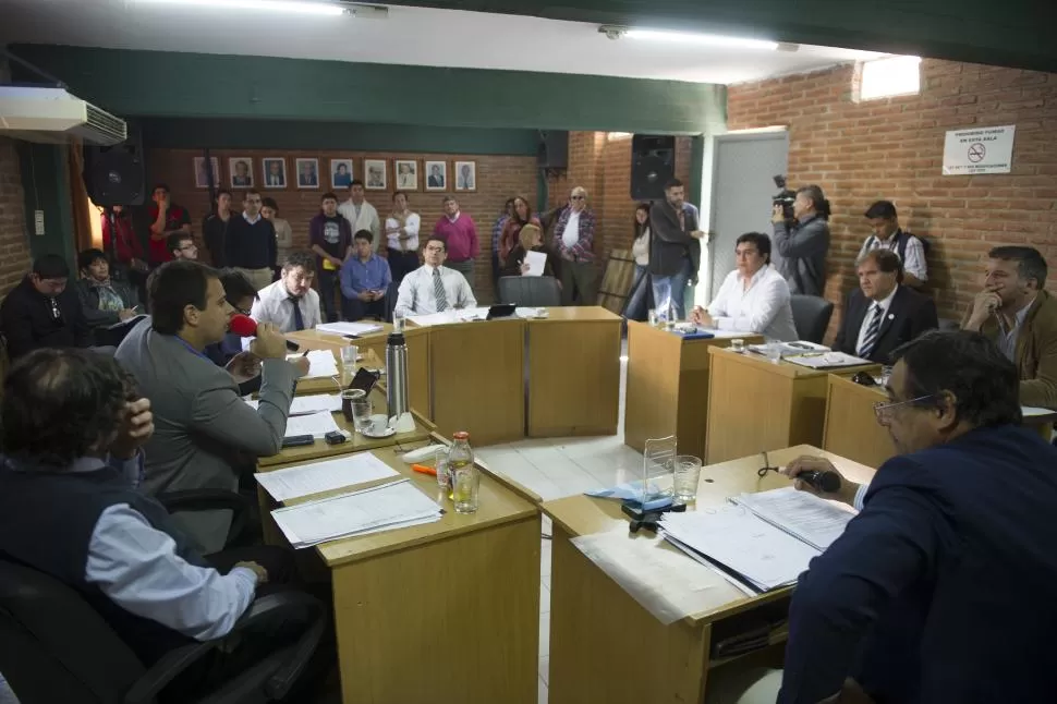 DOS TURNOS. Comenzaron al mediodía y, tras un parate, regresaron a las 18. la gaceta / FOTO DE JORGE OLMOS SGROSSO