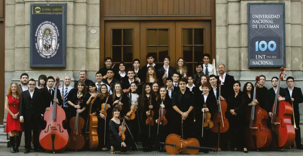 SE VAN AL CAMPO. Hoy la orquesta joven sale de su casa, el Teatro Alberdi. Prensa Orquesta Juvenil UNT.