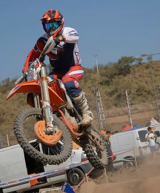 GRAN PRESENTE. Fernando Correa correrá en Navarra con una KTM 250cc. foto prensa conae 