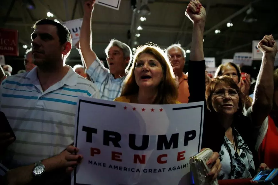 GIRO. Cuando Trump dio a conocer la lista de jueces que él tendría en cuenta para el alto tribunal, consiguió el apoyo de la derecha cristiana. reuterz