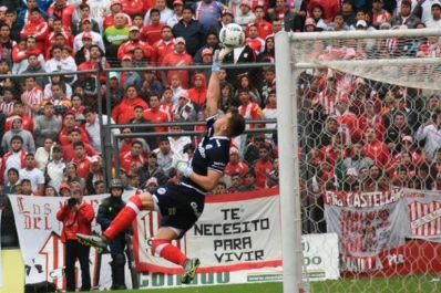 El arquero Lanzillotta fue figura de Argentinos y lo sufrió San Martín