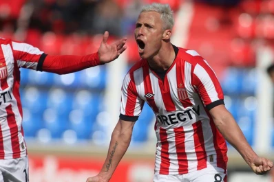 Estudiantes goleó a Tigre y arrancó con una sonrisa