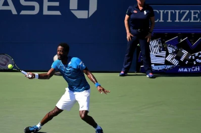 Monfils fue a buscar una pelota y terminó rompiendo el reloj del US Open