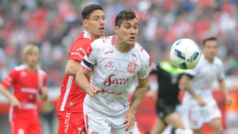 FIGURA. Gonzalo Rodríguez se movió por todo el frente de ataque y coronó otra gran actuación con un gol. LA GACETA / FOTO DE HECTOR PERALTA