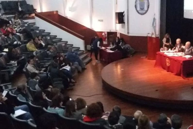 En la Asamblea Universitaria se debate sobre las garantías a estudiantes mientras cursan