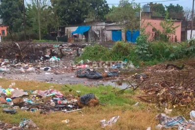 Basura, ratas y boca de tormenta tapada en Bernabé Aráoz al 1.600