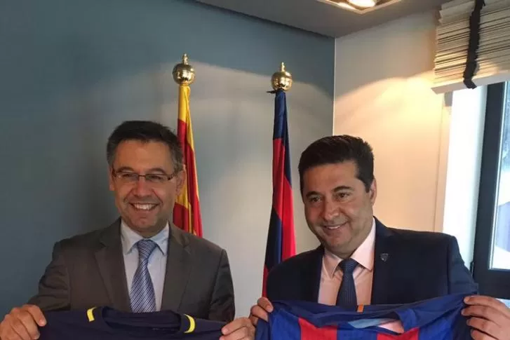 Josep Bartomeu y Angeici intercambiaron camisetas.
FOTO TOMADA DEL TWITTER DE TATO AGUILERA