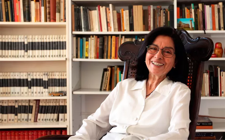 ESPONTANEIDAD. “Cuando empiezo un libro ni siquiera sé cómo voy a terminarlo”, afirma la autora argentina. 