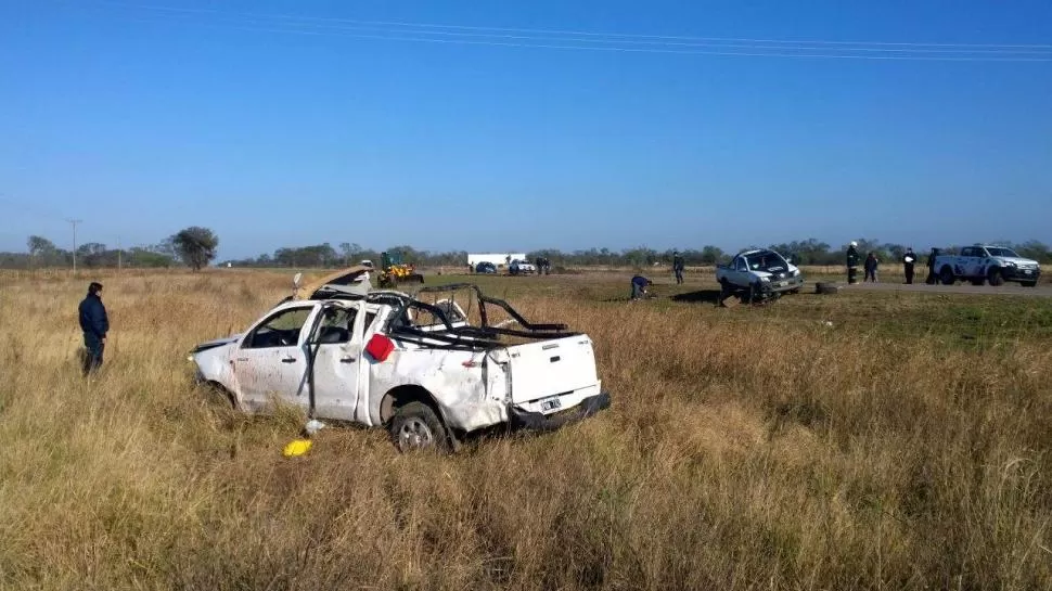 MACHUCADOS. Los vehiculos que participaron en los accidentes quedaron abandonados durantes horas.  