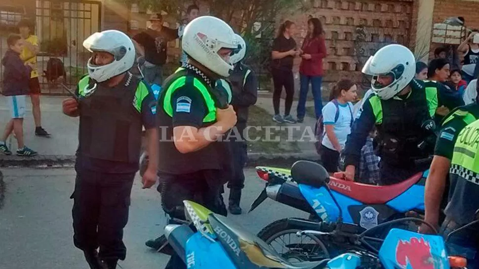 Le quitaron el arma a un cabo del 911