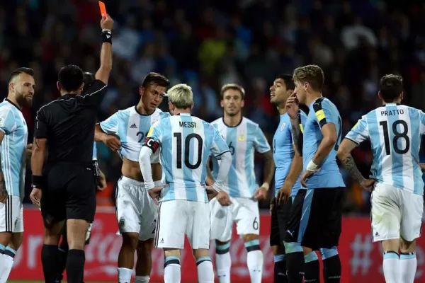 Video: el palo de Dybala, la expulsión y un llanto desconsolado