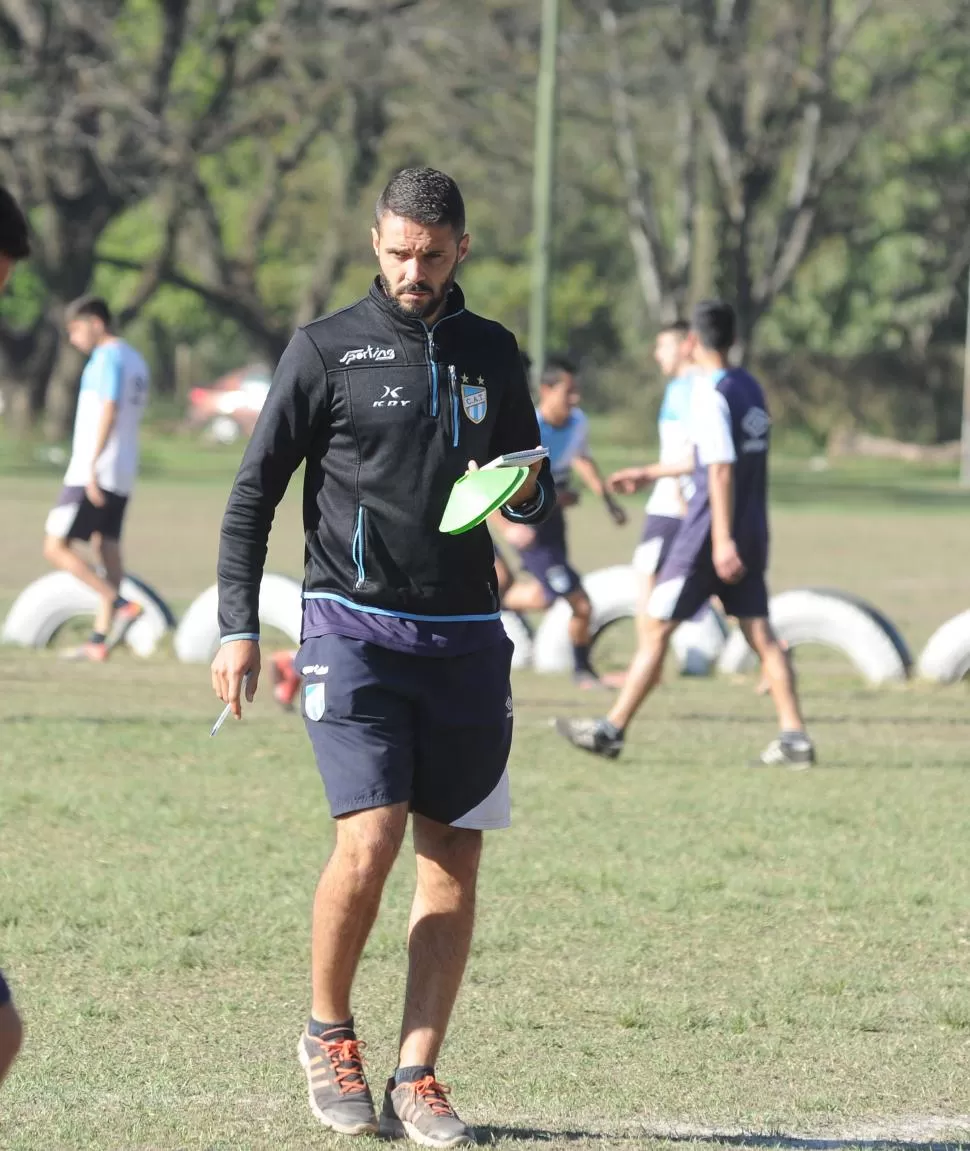 ES LEY. Según Luciano Precone, un futbolista no debe dejar todo en la cancha. la gaceta / foto de héctor peralta