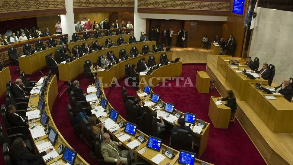 EN EL RECINTO. Los legisladores sesionan en Muñecas al 900. LA GACETA / FOTO DE JORGE OLMOS SGROSSO