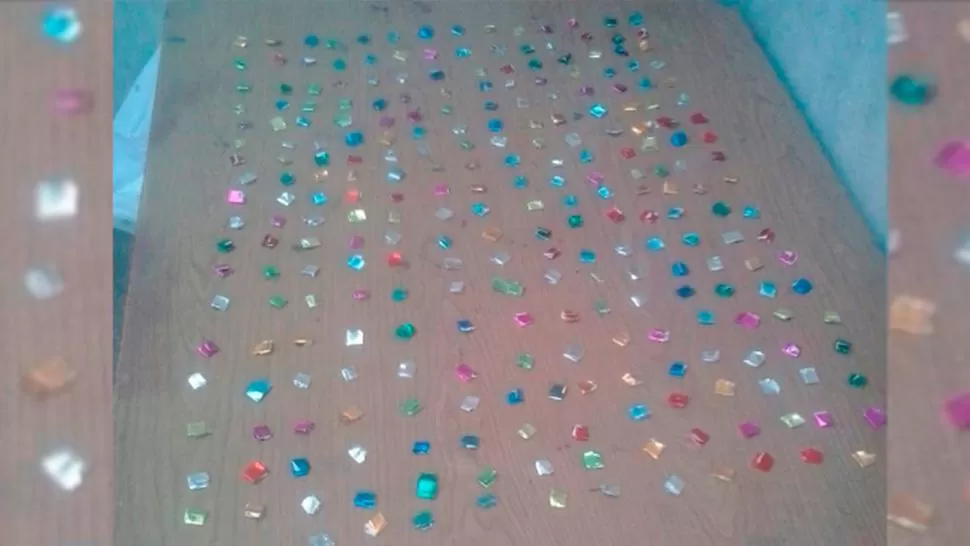 INCAUTADO. En cada envoltorio de papel glasé hay una dosis de droga. 