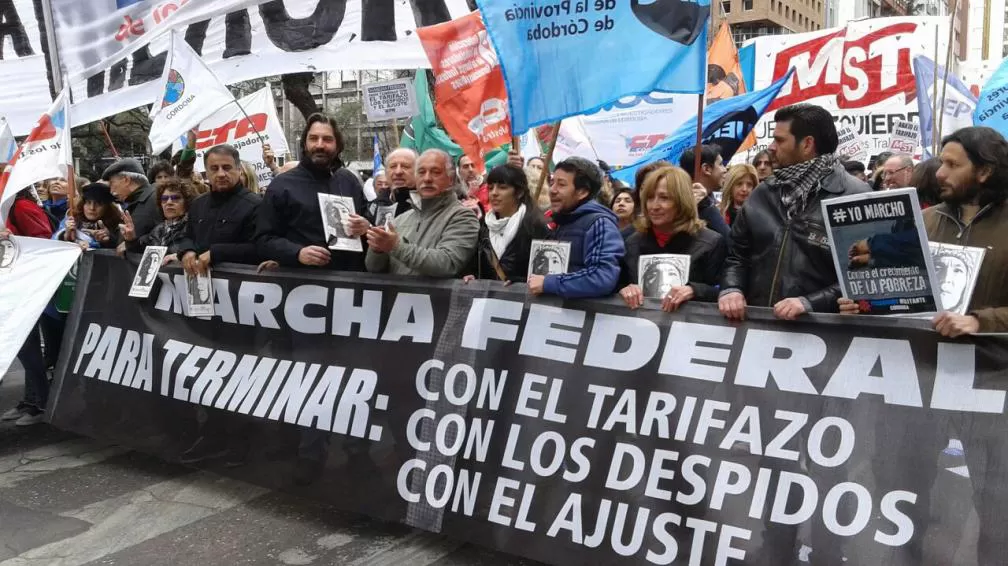 EN CÓRDOBA. Ayer, el líder de una de las dos CTA, Hugo Yasky, encabezó una columna de manifestantes. Dyn