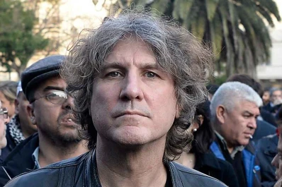 Procesan y embargan a Boudou por la compra de 19 autos de lujo
