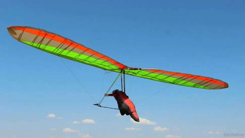 ALA DELTA. Según entendidos, este deporte dejó de practicarse en masividad hace tiempo en la provincia. FOTO DE MARCIA KAETHNER. 