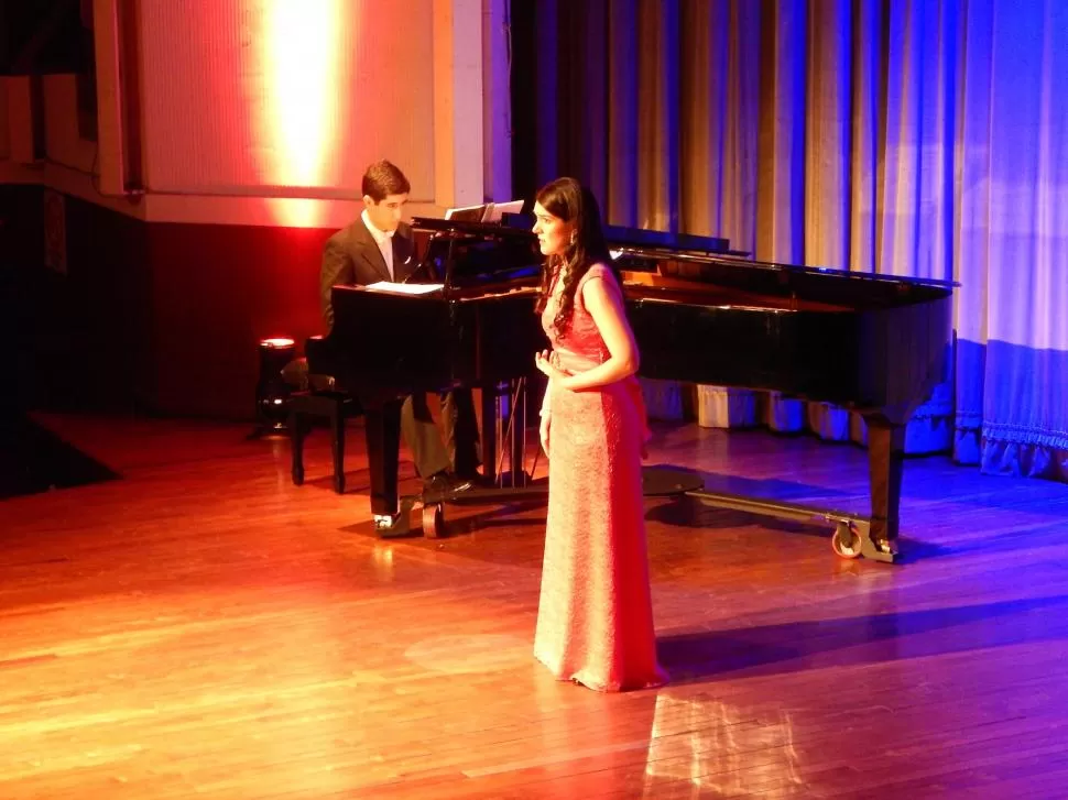EN ESCENA. La cantante y el pianista optaron por perfeccionar su sólida base de estudios musicales en Bélgica. 