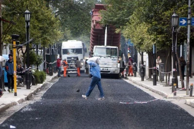 Hay calles cortadas en el centro por las obras de repavimentación