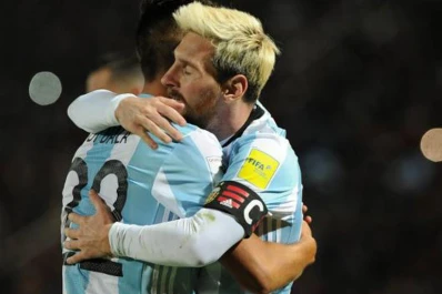 Lo que le dijo Messi a Dybala luego de la expulsión