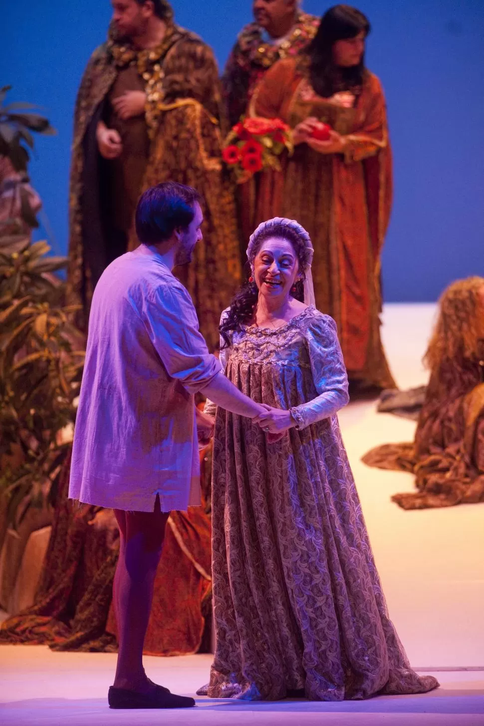 LEONORA Y FERNANDO. Virginia Correa Dupuy, concentrada en escena junto al tenor Pablo Bemsch. LA GACETA / FOTO DE INÉS QUINTEROS ORIO.-