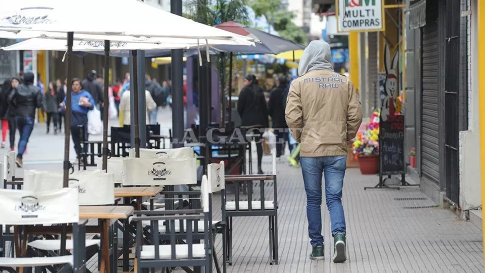 SALÍ BIEN ABRIGADO. Las temperaturas irán en ascenso recién a partir del miércoles. ARCHIVO LA GACETA / FOTO DE HÉCTOR PERALTA