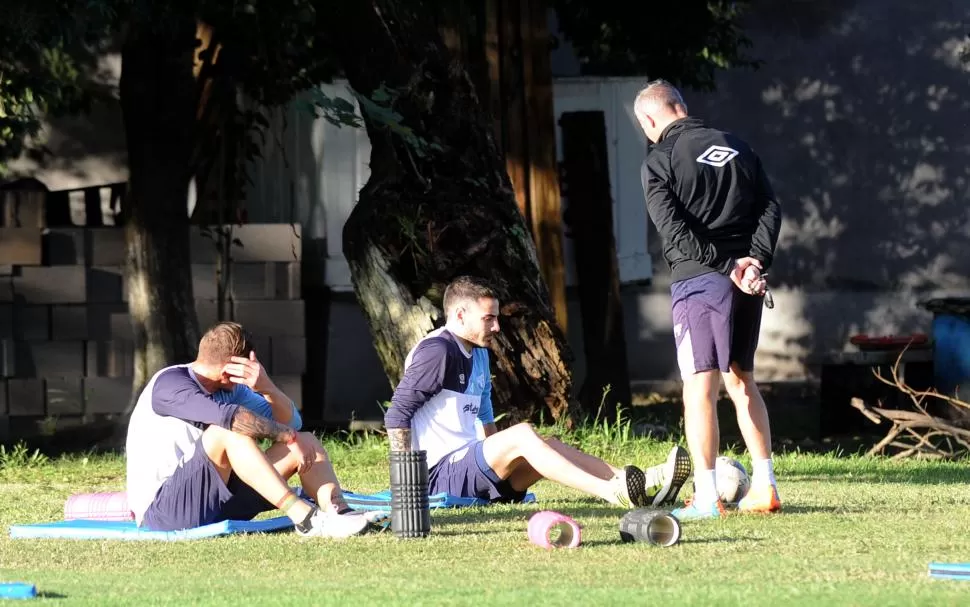 LA PELOTA CERCA. Molina aún se recupera pero ya trabaja con el resto del plantel. la gaceta / foto de héctor peralta (archivo)