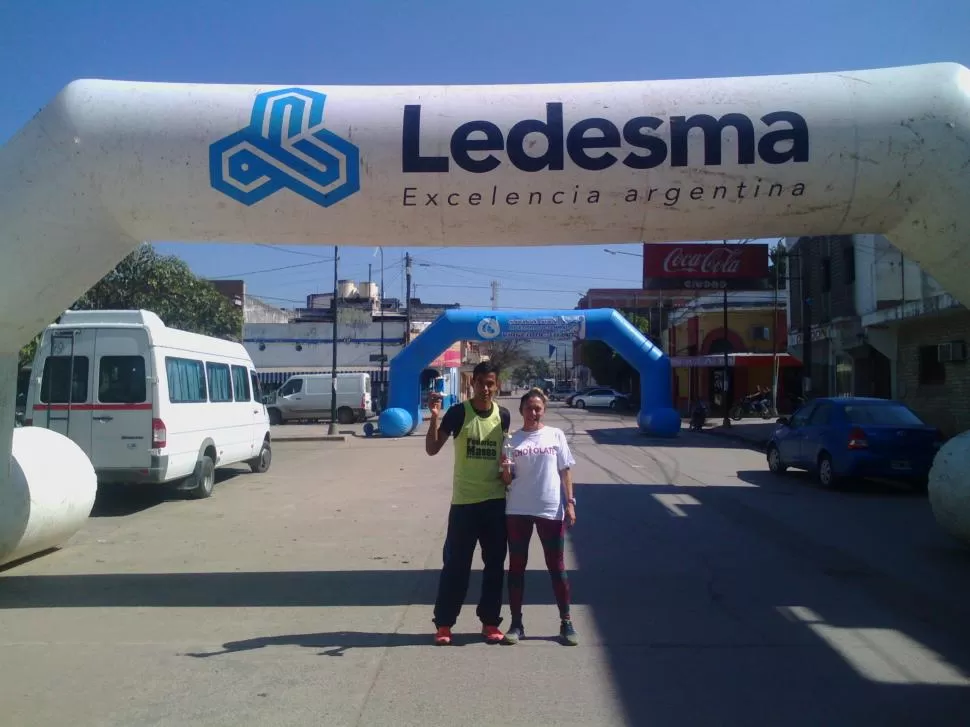 FELICES. Quiroga (izq.) y Leguizamón. FEDERACIÓN TUCUMANA DE ATLETISMO