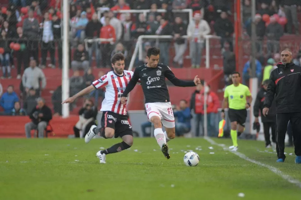 GARANTÍA. Bucci (11) volvió a ser un hombre clave en San Martín; además de aportar quite en defensa se animó a generar fútbol para los de arriba. FOTO DE ARIEL CARRERAS (ESPECIAL PARA LA GACETA)