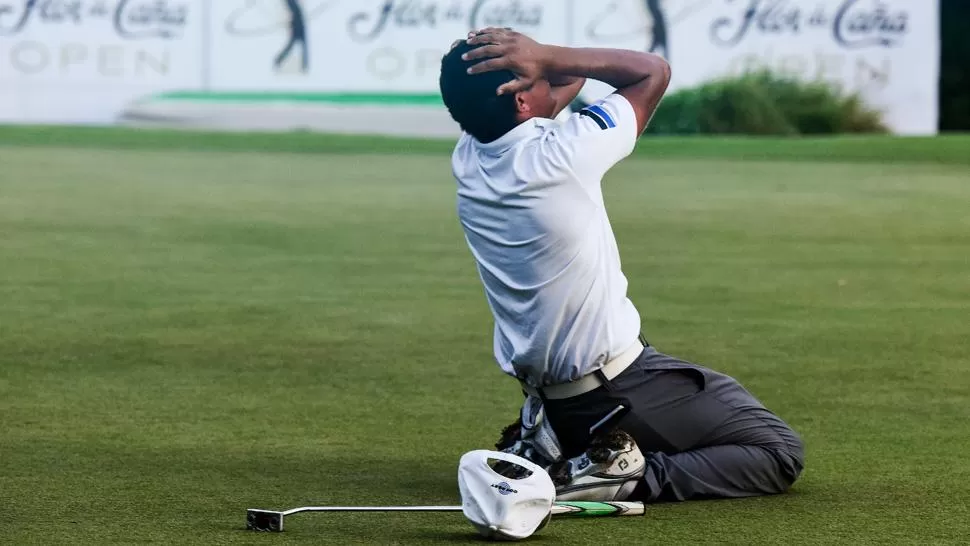 DOMINGO FELIZ. Núñez jugó ayer más de 18 hoyos. Primero terminó la ronda tres y después la cuatro, hasta consagrarse PGA TOUR