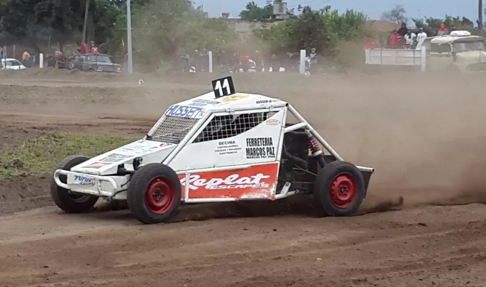 UNA MÁQUINA RENDIDORA. José Ibarra Hussem tuvo claroscuros en el circuito luleño, pero al final del día fue el piloto más feliz de todos por su victoria. motorplustucuman.com.ar 