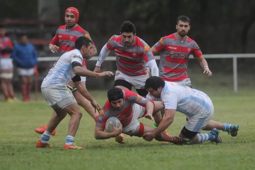 NO SE DIO POR VENCIDO. Lince caía 24 a 3 y lo terminó ganando 29 a 27. Matías Núñez, con la guinda. la gaceta / foto de Analía Jaramillo